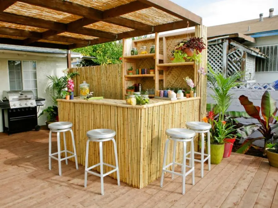 pergola tiki bar